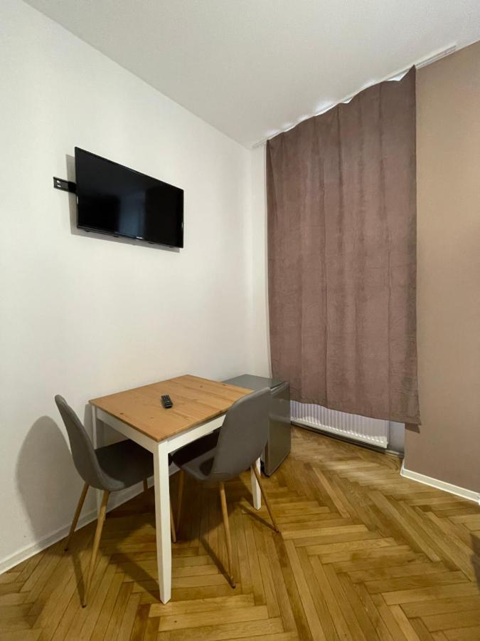 Schei Central Studios In The Heart Of Брашов Экстерьер фото