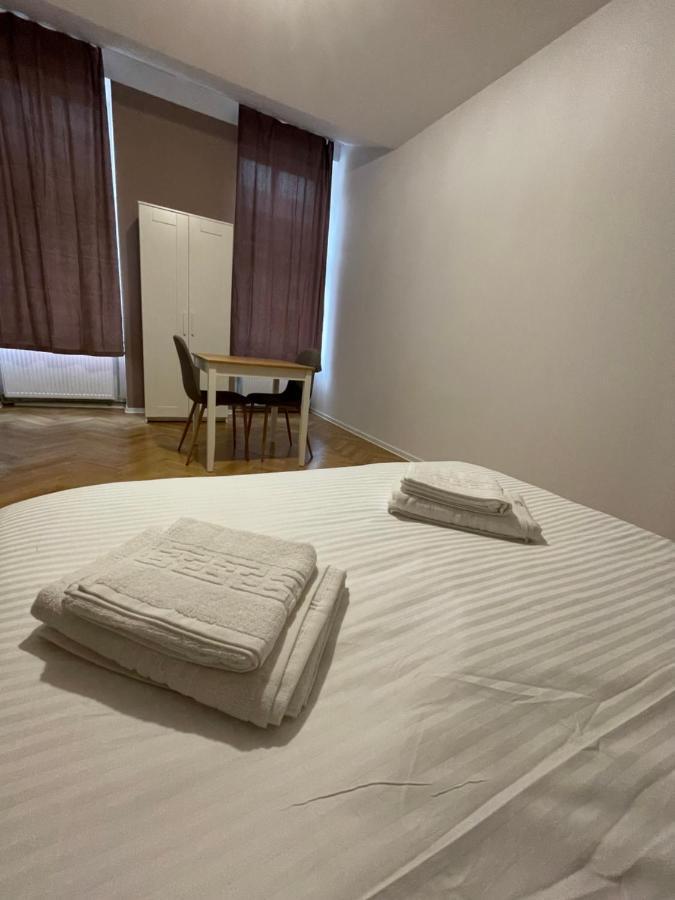 Schei Central Studios In The Heart Of Брашов Экстерьер фото
