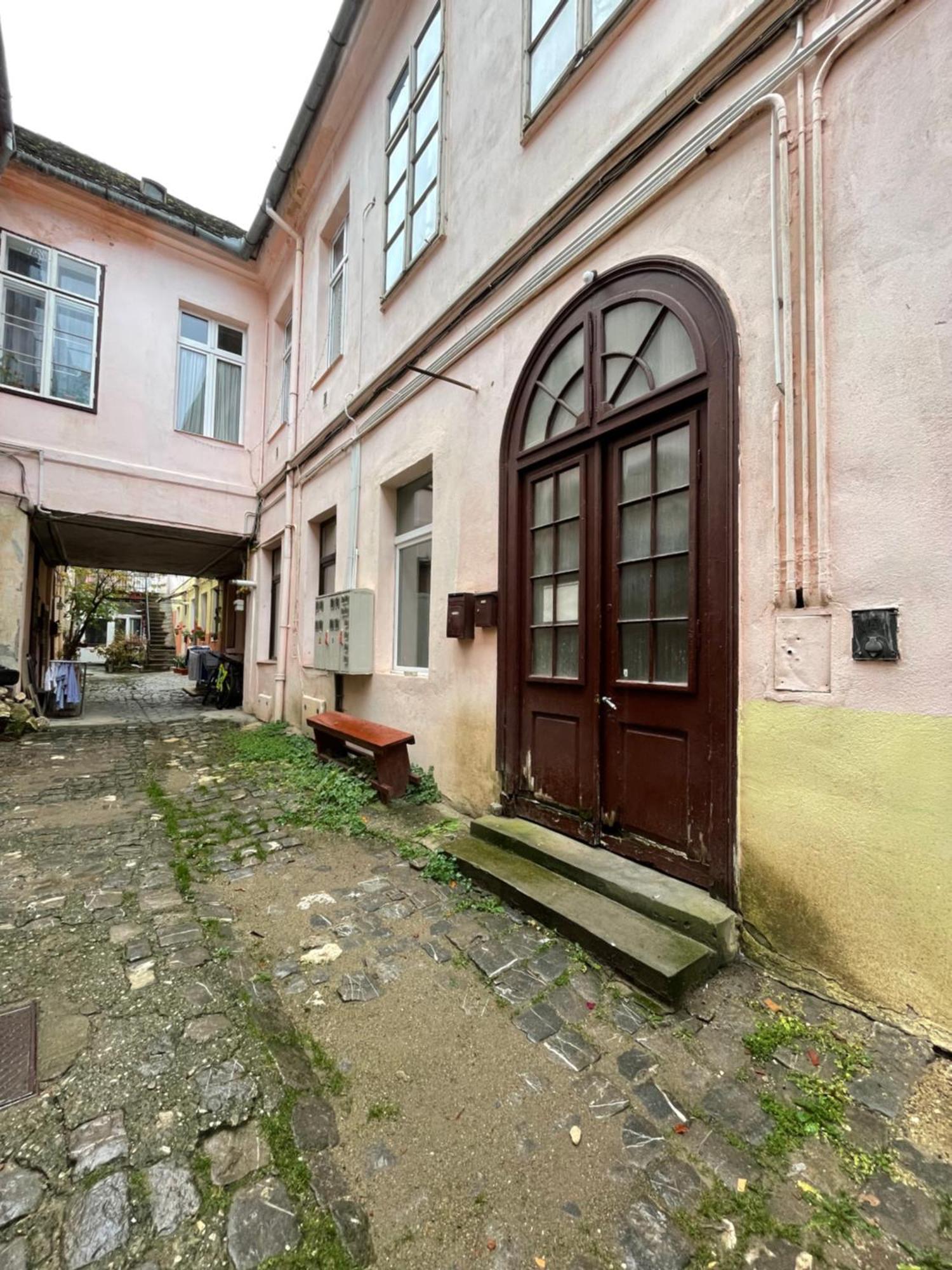 Schei Central Studios In The Heart Of Брашов Экстерьер фото